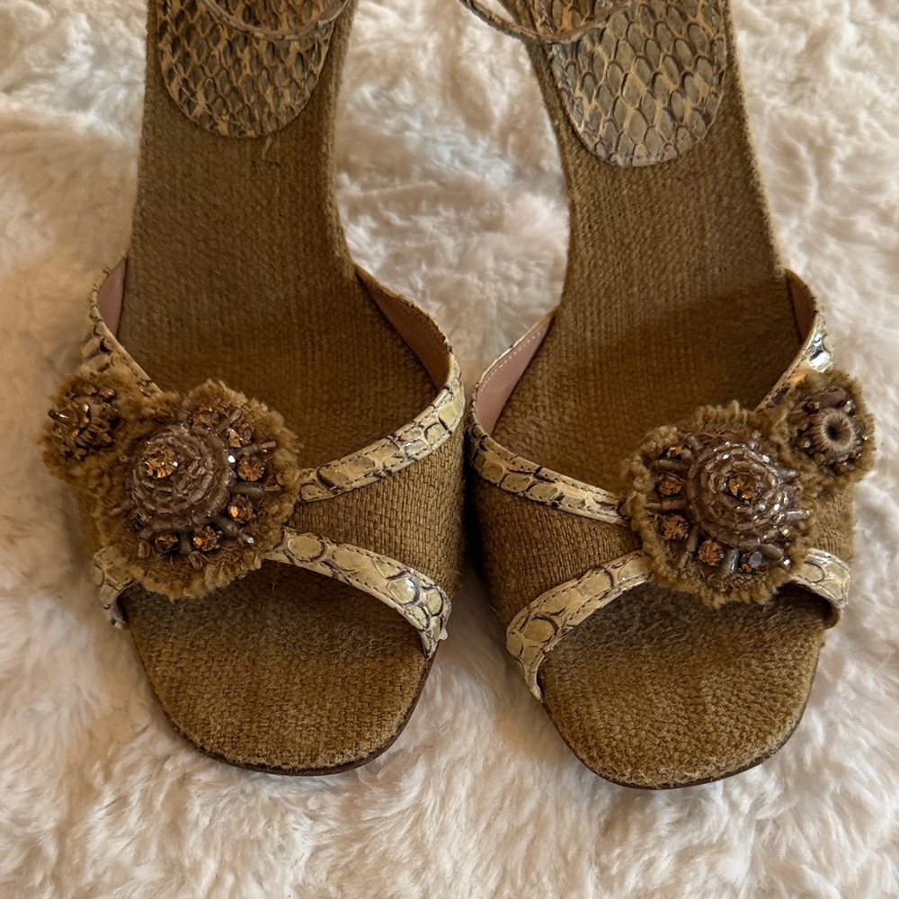 Prada Tan and Cream Raffia Heels with Embellished Design Size 39.5 - Picture 2 of 8